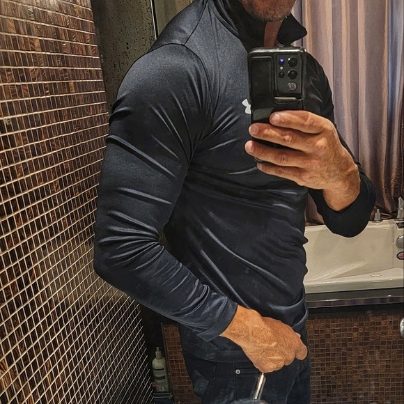 Under Armour leisure/workout top - Picture 5 of 7